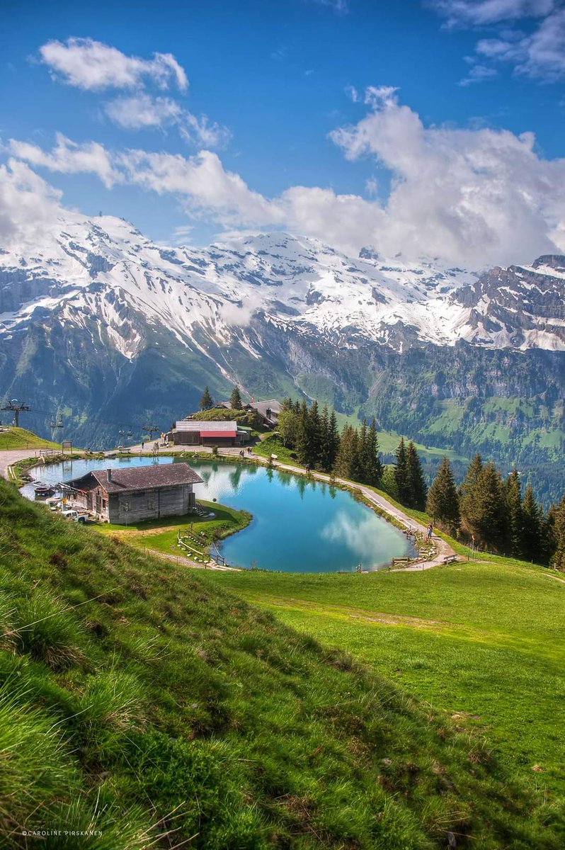 juiz_nidwalden's tweet photo. Vom Bannalpsee entlang dem Walenpfad bis zum Härzlisee 🥾
Anschliessend geht's auf dem Kitzelpfad 👣 rund um den Härzlisee mit unterschiedlichen „Wellness“-Becken für die Füsse und Arme.
Tour: 👉 https://t.co/V6lDf8ZAyn
#Wassertipp #wanderlust #Walenpfad #Switzerland https://t.co/Kyp4p7WeK3