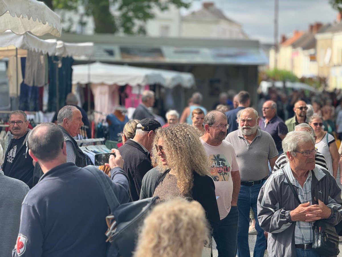 JacqueminHager's tweet photo. 🥰 Quel accueil sur la foire de #Lencloitre !
Je remercie sincèrement les Lencloîtrais pour la confiance qu’ils m’ont accordée en me plaçant en tête au premier tour des #ElectionsLegislatives2024 avec 46,70% des voix sur leur commune.
Dimanche 7 juillet, on fera encore mieux ! https://t.co/K06c4mFUnD
