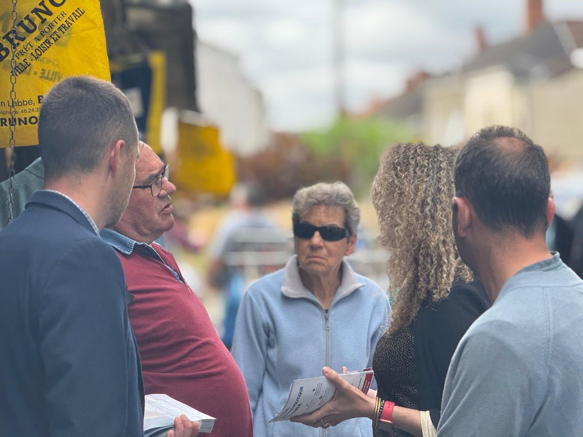 JacqueminHager's tweet photo. 🥰 Quel accueil sur la foire de #Lencloitre !
Je remercie sincèrement les Lencloîtrais pour la confiance qu’ils m’ont accordée en me plaçant en tête au premier tour des #ElectionsLegislatives2024 avec 46,70% des voix sur leur commune.
Dimanche 7 juillet, on fera encore mieux ! https://t.co/K06c4mFUnD
