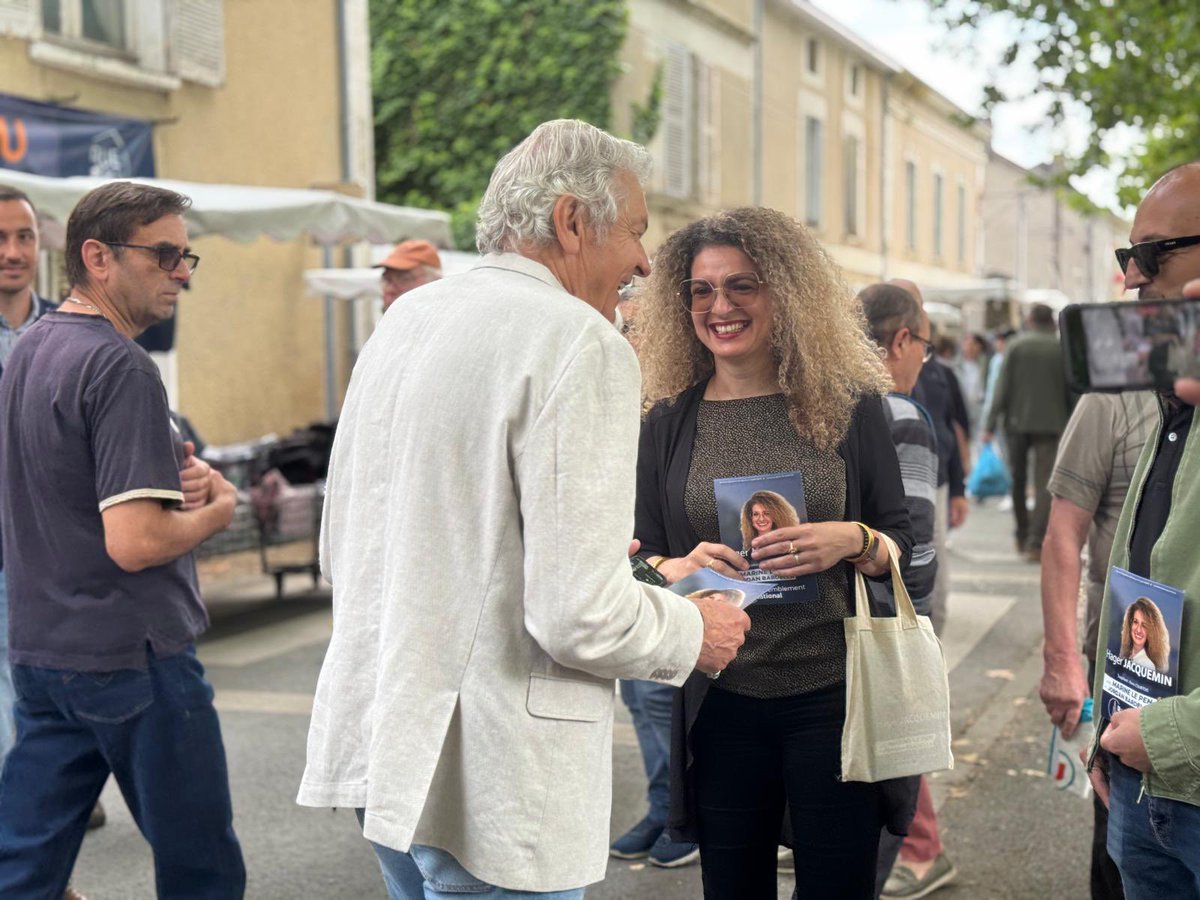 JacqueminHager's tweet photo. 🥰 Quel accueil sur la foire de #Lencloitre !
Je remercie sincèrement les Lencloîtrais pour la confiance qu’ils m’ont accordée en me plaçant en tête au premier tour des #ElectionsLegislatives2024 avec 46,70% des voix sur leur commune.
Dimanche 7 juillet, on fera encore mieux ! https://t.co/K06c4mFUnD