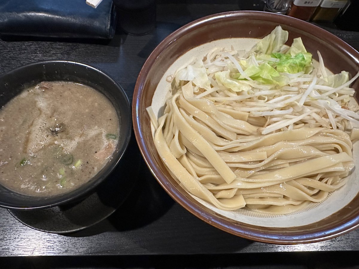 ra___menio's tweet photo. 重厚軍団　J-塩

昼に大変なことがあったにも関わらず営業していただき感謝

無理して食べるのは本当に良くないわな https://t.co/KipRskOzID