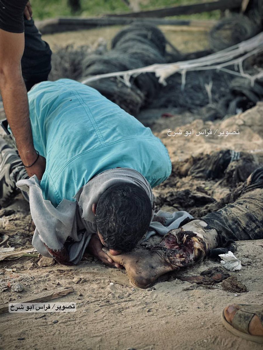 His feet was the only part left after #Israeli_bombing for his son to give the last kiss..

#StopGazaGenocide