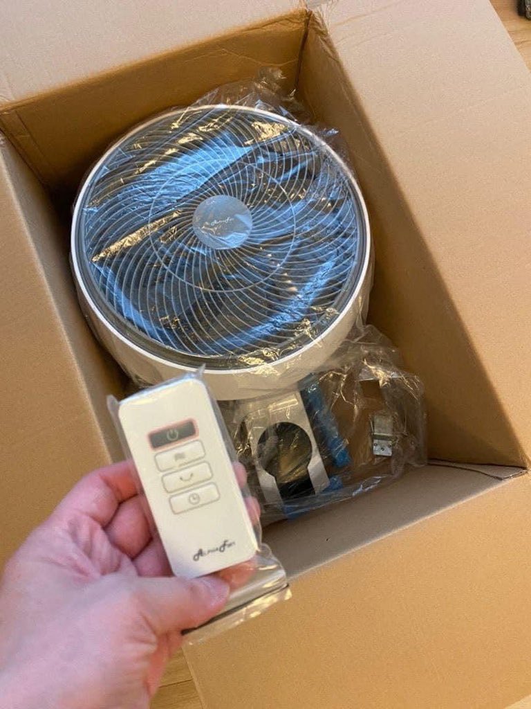 DiscountKaw's tweet photo. Dah tak payah pasang aircond kat dapur dah lepasni 🤭

Harga dia pun murah weh 👉🏻 https://t.co/2R5alHxMdQ

Model ni sesuai sebab saiz dia kecil comel tapi nice. Buka speed 1 pun dah steady hilang bahang dekat dapur. 

Boleh adjust speed guna remote & setting timer juga. Baca review ramai orang kata berbaloi beli dan kena dgn harga👍🏻

Nampak la moden sikit pakai kipas dinding gini. Tetamu kalau datang confirm puji dalam diam🤭