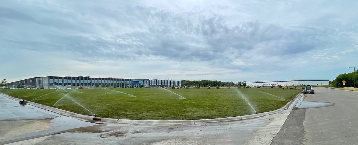 MNSodCo's tweet image. A MSC crew of 10 guys tackled a large commercial sod job this week— nine semi loads [12,000 sy] of sod laid in one day. A one-day MSC record! Great job guys!  #efficient #notafraidofhardwork #commerciallandscaping #CommercialSodJobs  mnsodco.com