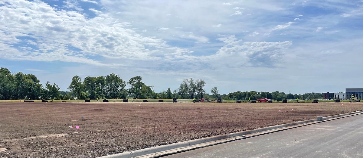 MNSodCo's tweet image. A MSC crew of 10 guys tackled a large commercial sod job this week— nine semi loads [12,000 sy] of sod laid in one day. A one-day MSC record! Great job guys!  #efficient #notafraidofhardwork #commerciallandscaping #CommercialSodJobs  mnsodco.com