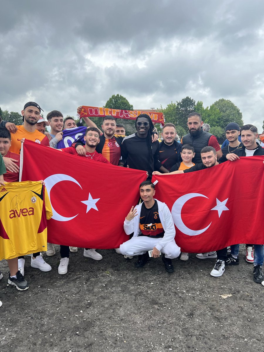 BafGomis's tweet photo. Türkiye beni sevdi bana değer verdi. Ben de Türkiye’yi ve Türkleri çok sevdim. Bu akşam kalbim sizinle atacak. Haydi Türkiye gücünü gösterme zamanı 
#bizimçocuklar 🇹🇷 https://t.co/iM3KnCYeK2