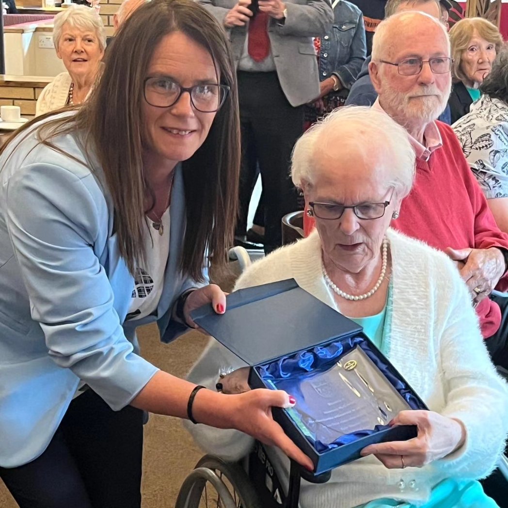 Congratulations to Maureen McCormack, who received the Leinster Lifetime Achievement Award last Friday in Allenwood from Scór Náisiúnta chairperson Paula McGee from Co. Down.
Catherine Daly, Leinster Scór chairperson, Áine Kennedy, Leinster Scór Secretary, and....