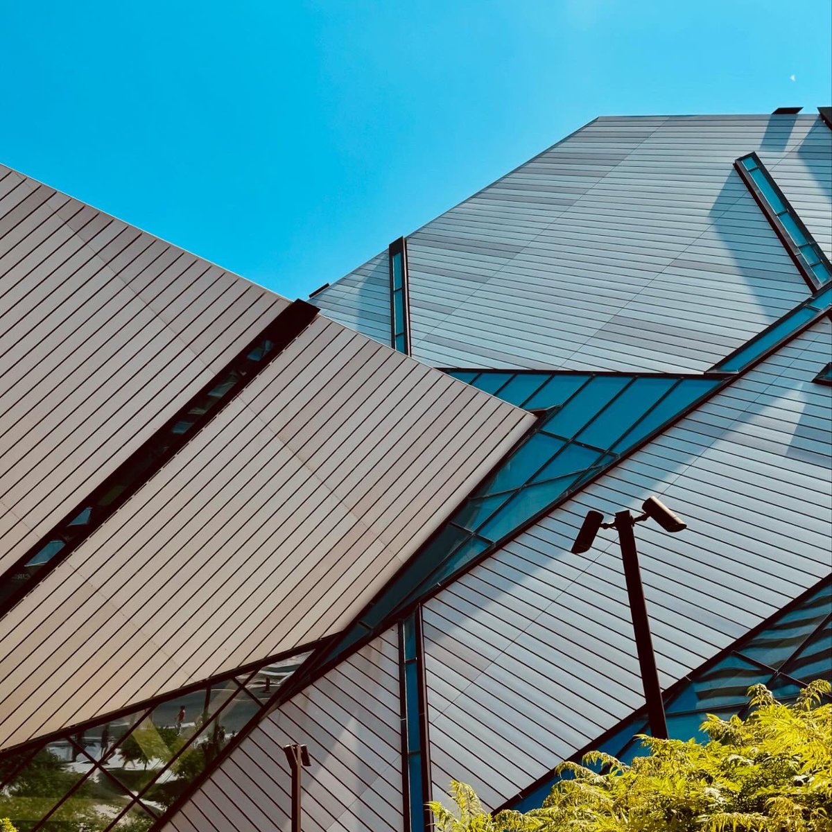 iLaRimaa's tweet image. ROM | The extension to the Royal Ontario Museum (ROM)
Architect: #daniellibeskind