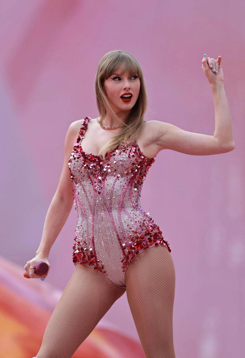 hourlyswift's tweet photo. https://t.co/iTcxAIfO29