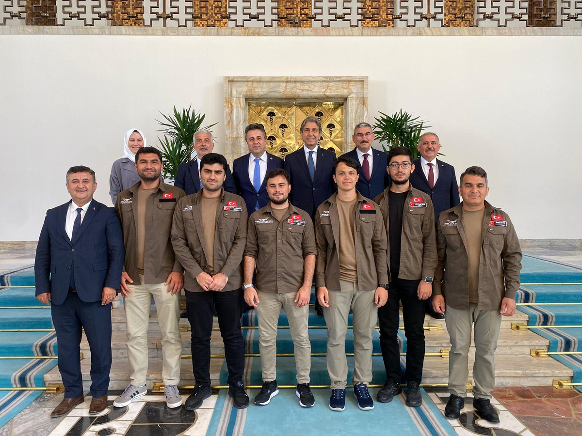 ABD'de düzenlenen dünyanın en büyük roket mühendisliği yarışması "Spaceport America Cup'24"te birincilik ödülünü alan İlim Yayma Vakfı Vefa Yurdu öğrencilerinden oluşan İstanbul Teknik Üniversitesi (İTÜ) Vefa Havacılık Takımı'nı tebrik ediyorum. Gazi Meclisimizde onlarla birlikte