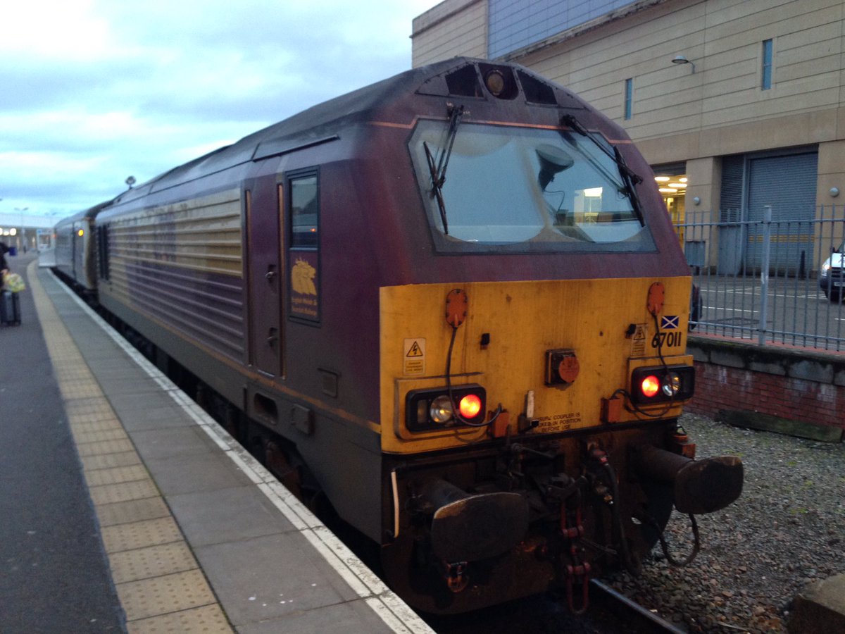 beefy56100's tweet photo. @DaveWeb93044940 In happier times. Just arrived at Inverness on 1S25 on 27-11-2013 https://t.co/oX9G9aHDZB