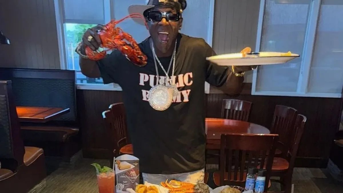 consequence's tweet photo. Red Lobster launches @FlavorFlav’s very own menu item → https://t.co/HVkgg8mGfN https://t.co/wQEUEjL0Zh