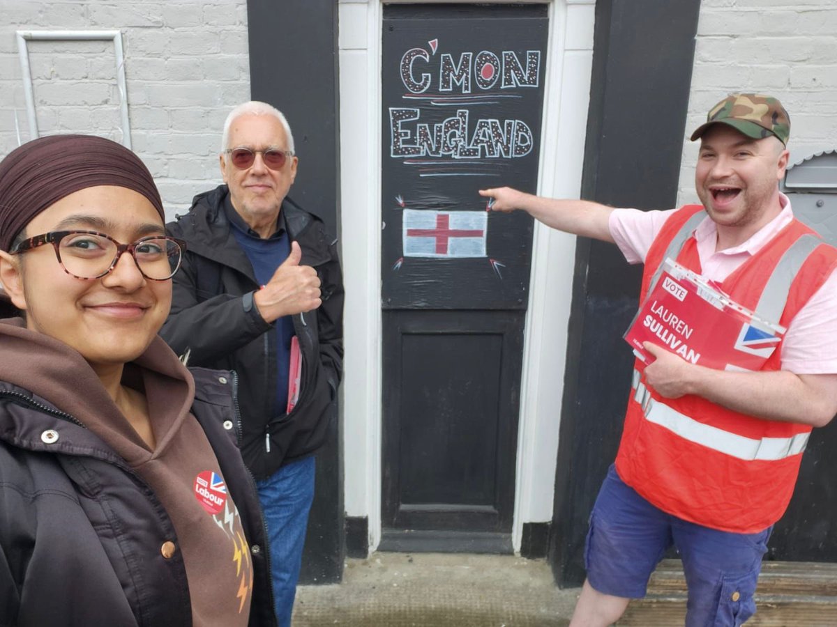 Gravesham Labour (@graveshamlabour) on Twitter photo Another great day on the #LabourDoorstep speaking to Gravesham voters about our fantastic <a href="/UKLabour/">The Labour Party</a> candidate <a href="/drlsullivan/">Dr Lauren Sullivan MP</a> and how she will stick up for residents if elected this Thursday. Change will only happen if you vote for it.
#VoteLabour #VoteChange 🌹 Another great day on the #LabourDoorstep speaking to Gravesham voters about our fantastic <a href="/UKLabour/">The Labour Party</a> candidate <a href="/drlsullivan/">Dr Lauren Sullivan MP</a> and how she will stick up for residents if elected this Thursday. Change will only happen if you vote for it.
#VoteLabour #VoteChange 🌹