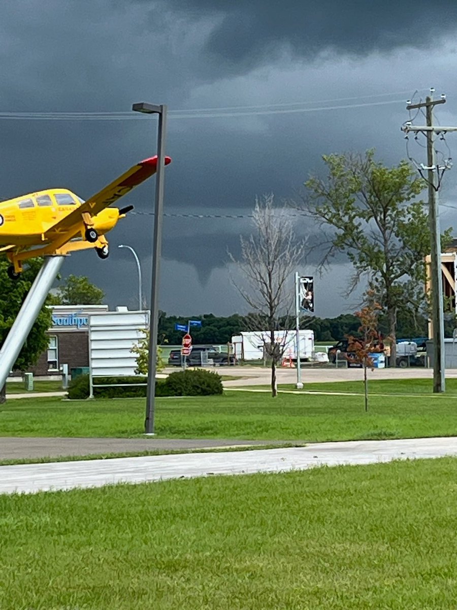 FionaOdlum's tweet photo. Warning: Conditions will be favourable for the development of funnel clouds today @ECCCWeatherMB 

12:30 pm in Portage la Prairie photo by Braydon Wolochatiuk #funnelclouds #tornado #ShareYourWeather https://t.co/d83SYa9ArA