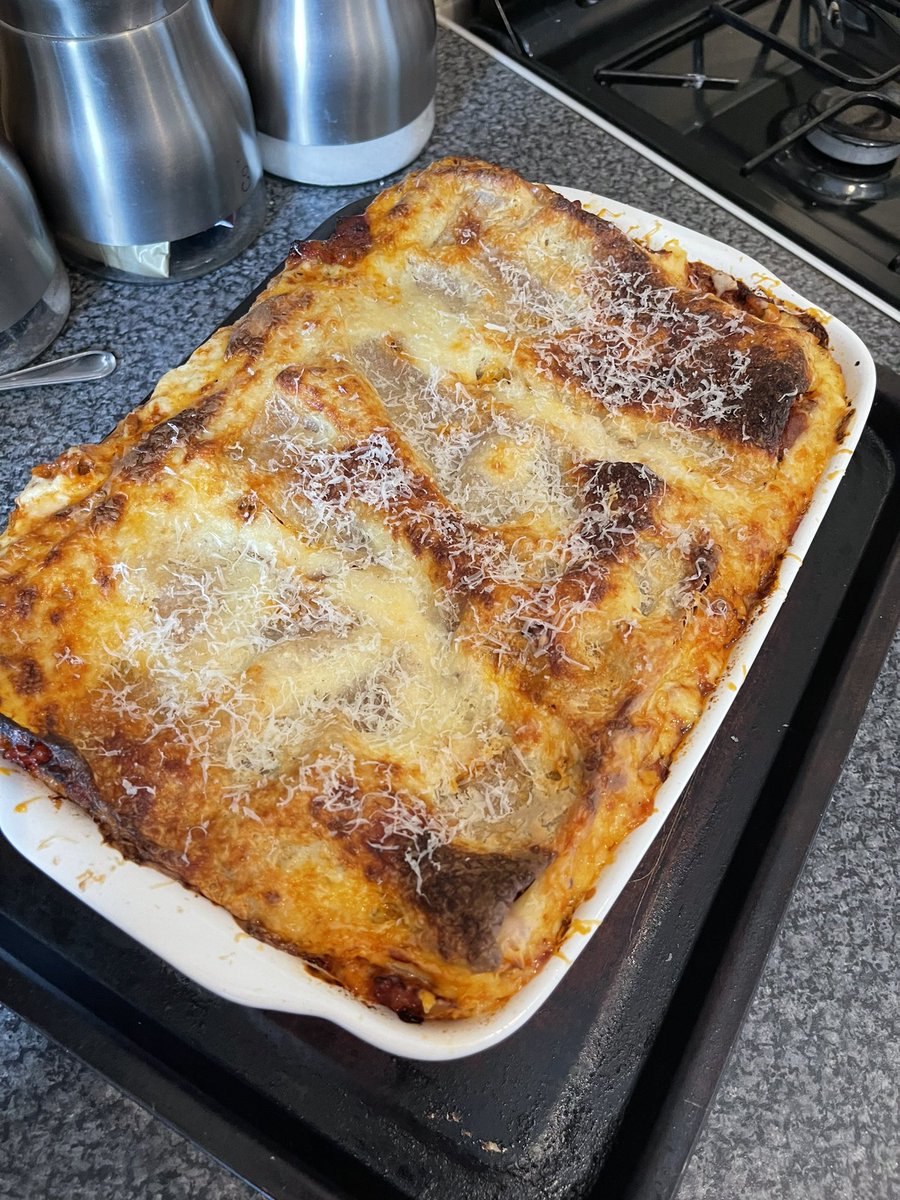 Daniel_Leach89's tweet photo. Had a busy day spent doing something I love. Cooking 🤤

Homemade lasagne (minus the pasta sheets) &amp; Lemon Drizzle cake 

Repost if you’d destroy both of these 😊 https://t.co/FqdfATMfRN