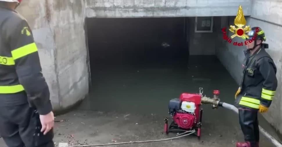 sole24ore's tweet image. 🔸 #Operaio muore schiacciato da un macchinario nel Novarese. ➡️ La tragedia è avvenuta in un cantiere ferroviario. ilsole24ore.com/art/operaio-mu…