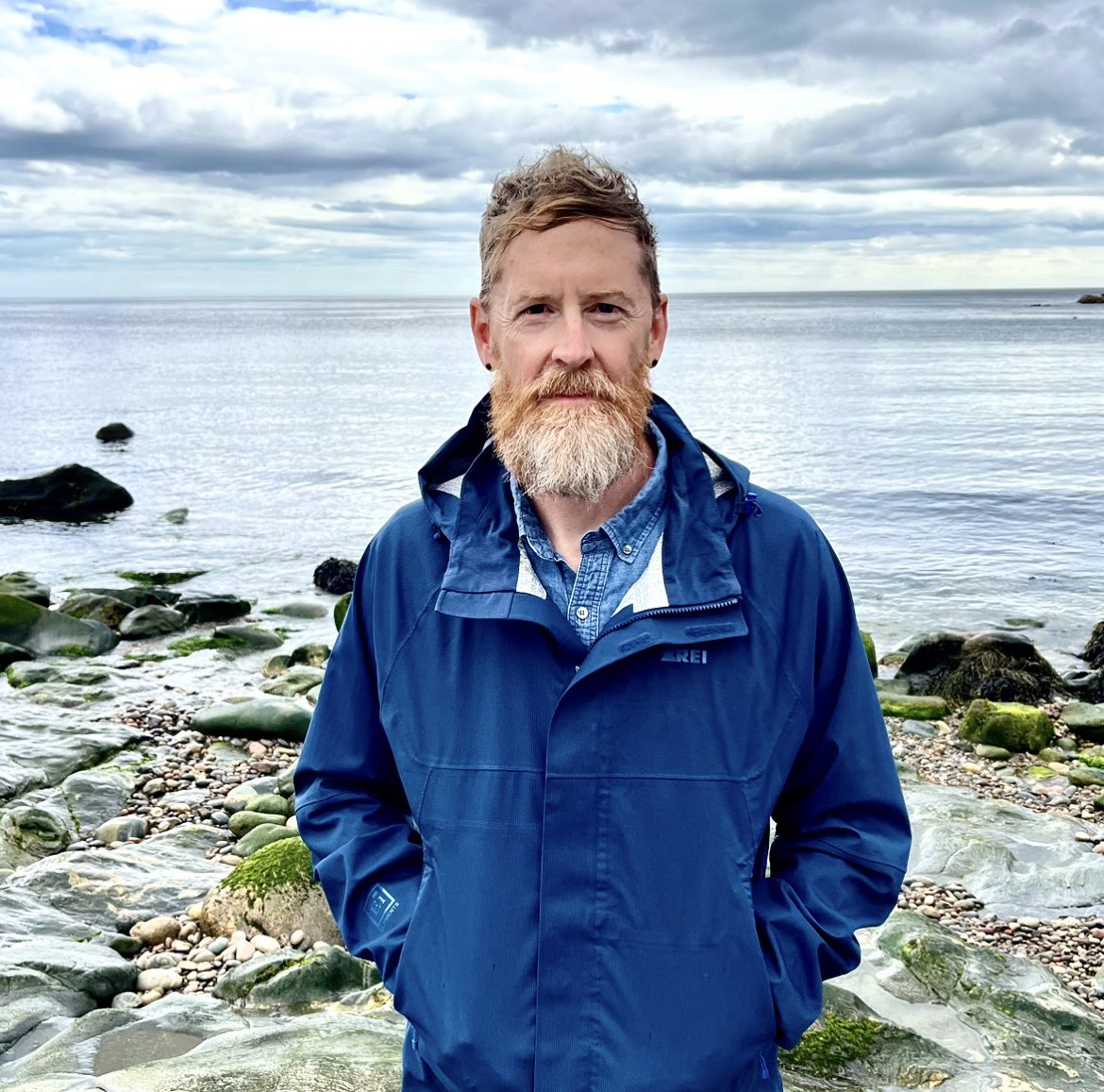 wdavidotaylor's tweet image. I took a photograph on the same Scottish beach nearly ten years later. I think it’s safe to say that I look (and am, in fact!) wiser. 😎 #TheSandsOfTime