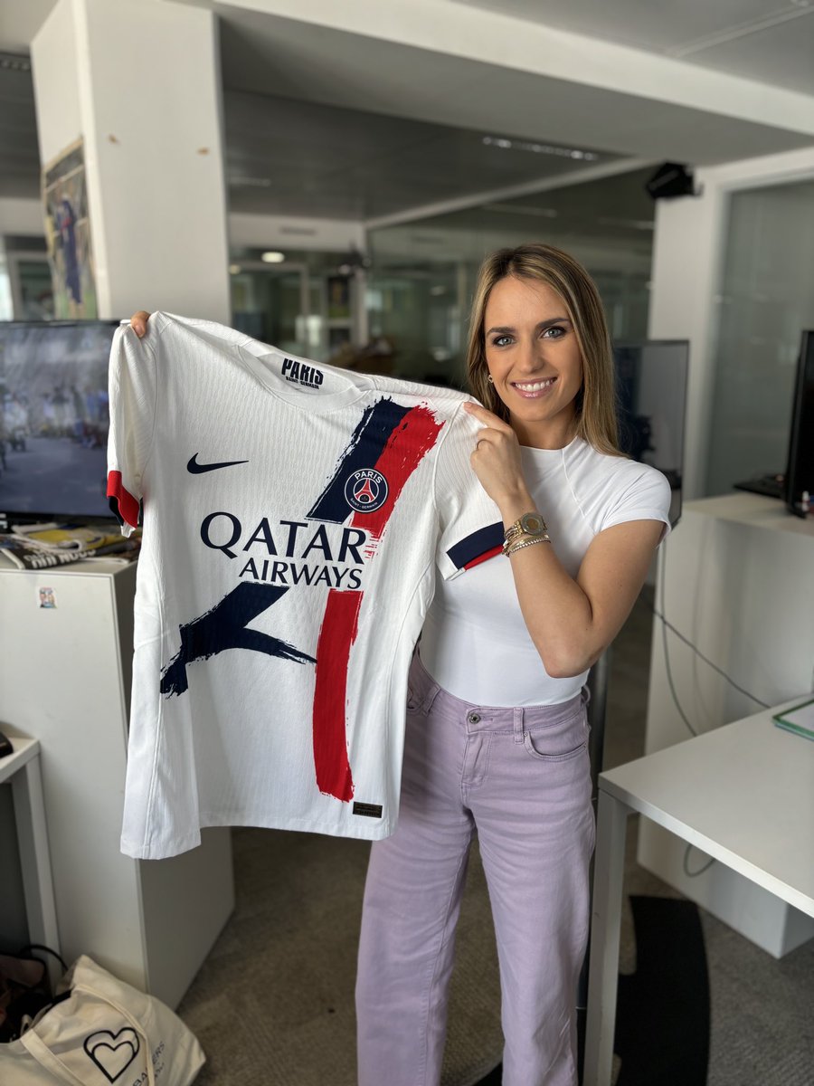 L'ÉQUIPE de Greg (@lequipedegreg) on Twitter photo 🎁 CADEAU DU JOUR 🎁
Tentez de remporter le maillot extérieur 2024/2025 du <a href="/PSG_inside/">Paris Saint-Germain</a> 🤩
RT + follow <a href="/lequipedegreg/">L'ÉQUIPE de Greg</a> 🫶
#EDG 🎁 CADEAU DU JOUR 🎁
Tentez de remporter le maillot extérieur 2024/2025 du <a href="/PSG_inside/">Paris Saint-Germain</a> 🤩
RT + follow <a href="/lequipedegreg/">L'ÉQUIPE de Greg</a> 🫶
#EDG