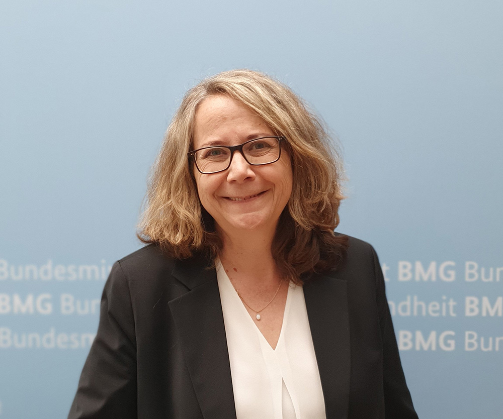 M_Pflege's tweet photo. Dr. Katharina Graffmann-Weschke komplettiert den Vorstand bei der neuen Stiftung Unabhängige Patientenberatung Deutschland (UPD) https://t.co/RJSiYqXhgJ https://t.co/3VzSpO5EX4