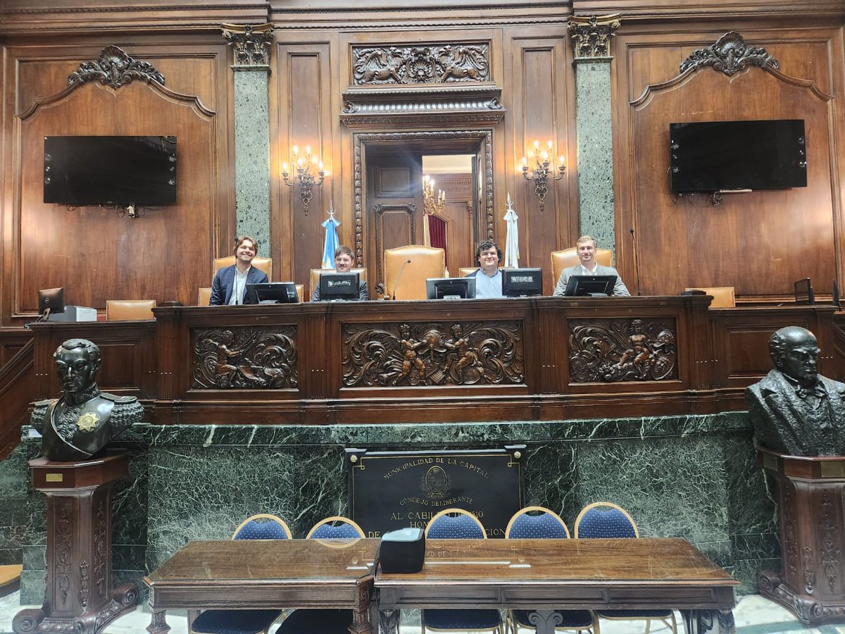 UPderecho's tweet photo. 📚🆙🌎 En el marco del #LinkageProgram entre @YaleLawSch y la Facultad de Derecho de la @udepalermo los estudiantes de @Yale profundizaron sus conocimientos sobre los sistemas jurídicos y políticos de América Latina. https://t.co/VpIykuQ5BY