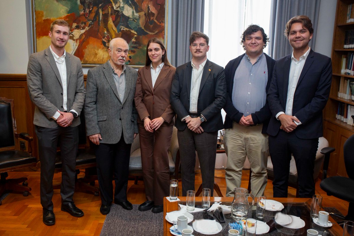 UPderecho's tweet photo. 📚🆙🌎 En el marco del #LinkageProgram entre @YaleLawSch y la Facultad de Derecho de la @udepalermo los estudiantes de @Yale profundizaron sus conocimientos sobre los sistemas jurídicos y políticos de América Latina. https://t.co/VpIykuQ5BY