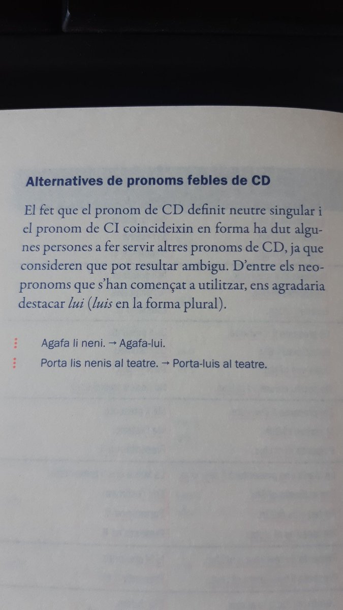 Pau_Francesch's tweet photo. @eloibelles @nuuug7 Al final de la guia, hi ha la proposta alternativa "lui" i "luis" per evitar l'ambigüitat entre el "li" article i el "li" datiu. Potser podeu fer servir un "sui" i "suis" en el cas que comentes. https://t.co/bMsQ2uNbSY