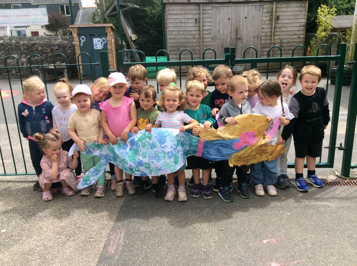 ProbusSchool's tweet image. Nursery have been reading 'Julian is a mermaid' and decided that they wanted to make a giant mermaid for art week. We had great fun painting her beautiful hair and making her scales using our hand prints.
