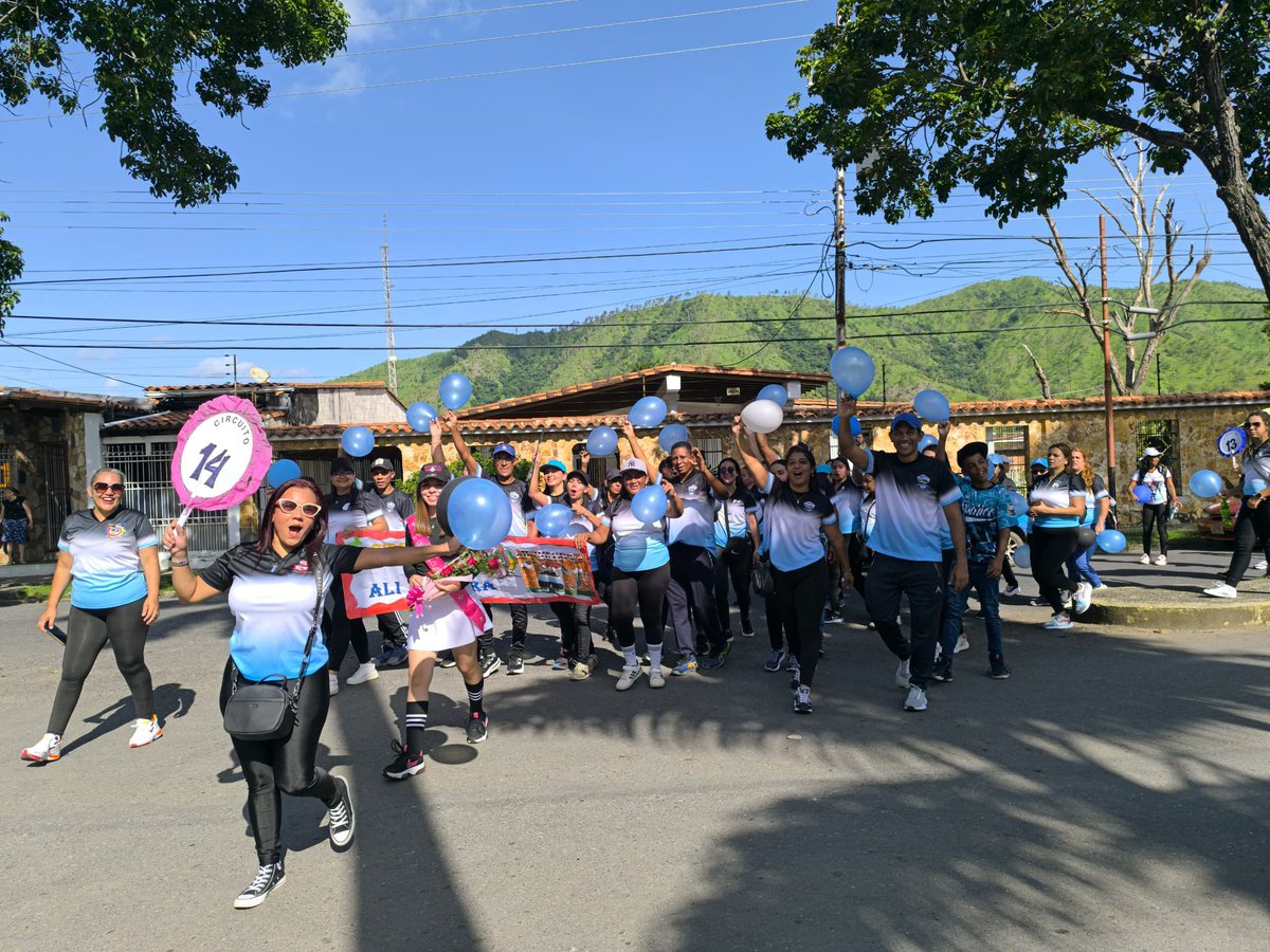 #OrgullosoDeSerVenezolano Desfile de los 2do  Juegos ⛹🏼‍♀️🤾🏼‍♀️🏃🏼‍♀️🤸🏼‍♀️ Deportivos Intercircuitales Roscio 2024. Participación de los docentes de las instalaciones educativas. <a href="/NicolasMaduro/">Nicolás Maduro</a> 
<a href="/_LaAvanzadora/">Yelitze Santaella</a> 
@MPPEDUCACION 
<a href="/CDCEGuarico/">CDCE del Estado Guárico</a> 
<a href="/EliasEducacion1/">Elías Zurita</a> 
<a href="/josemvasquez/">José Vásquez</a> 
<a href="/Gob_Guarico/">Gobierno de Guárico</a>