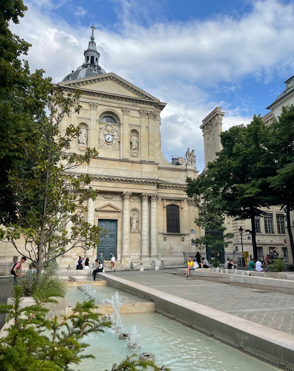 Good evening my dear followers 💙 🥰 
💙 Sorbonne University 💙
Created by Robert de Sorbon in 1257, on 1 January 2018 Paris-Sorbonne University merged with Pierre and Marie Curie University to create the Sorbonne University 
I love musicology classes🙏💙🎶🎵💙