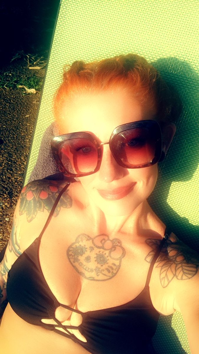 Bowsdays4Hannah's tweet photo. It's spicy outside #summer https://t.co/M2Qu2Dc6lK