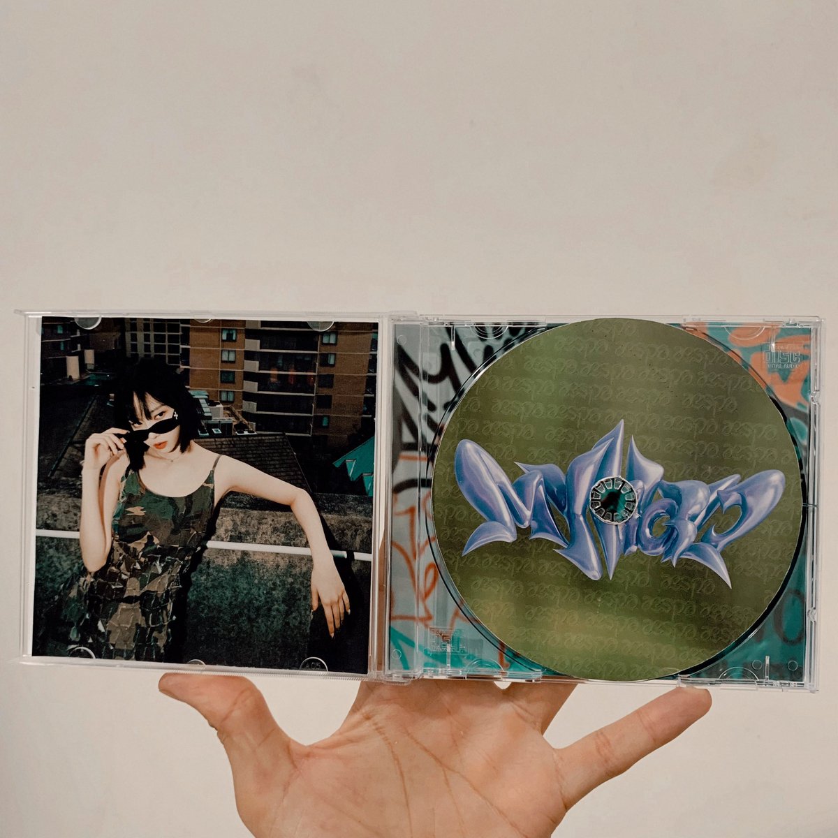 PlimioStore's tweet image. 💫 Novo Lançamento 💫

AESPA - MY WORLD. O pedido inclui:

- 1 CD com Todas as musicas.
- Estojo com capa, contra capa, foto interior, CD ilustrado, e foto de fundo.
- 9 Polaroids em Alta Qualidade.
- Uma entre 5 Versões de Capa. 

💸 Preço: 25R$ 💸

Link: br.shp.ee/MKbEZuj