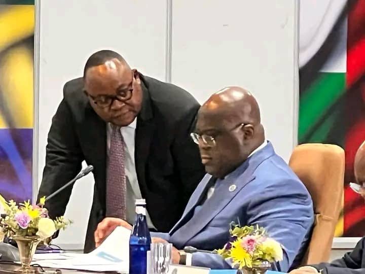 #Rdc: Quelle est votre évaluation de la performance du ministre de l'intégration régionale son excellence <a href="/Didiermazenga/">Didier Mazenga</a> mukanzu l'homme de kisalu na ntuala kutuba na nima,depuis qu'il est en fonction ??