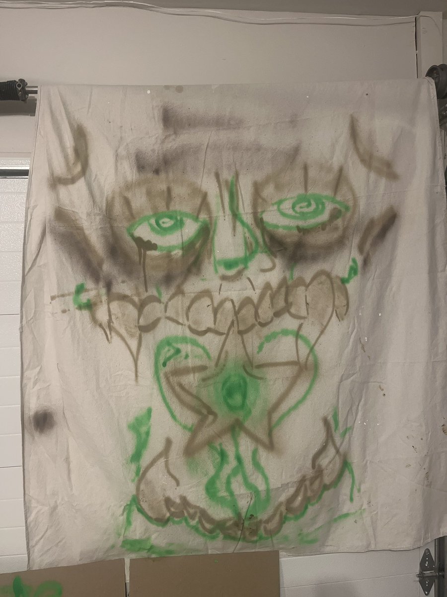 zimnscribbles's tweet photo. Experiment with spray paint https://t.co/ZQt8D5aIXa