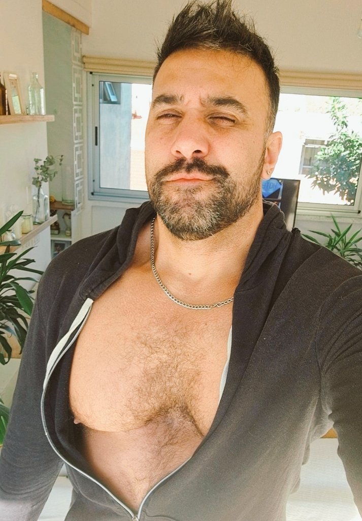 ... esta semana de la dulzura, solo quiero comer "ese" bombón de CHOCO. 😏🍬🤤