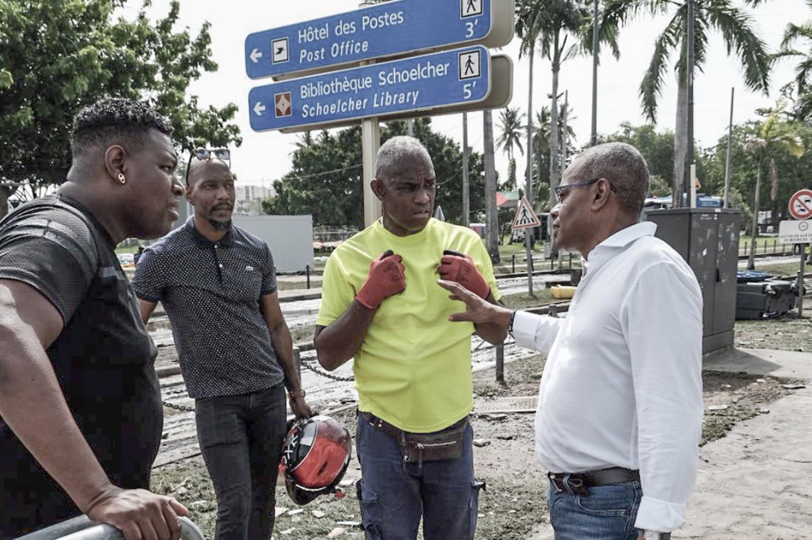 Suite à la forte houle provoquée par l'Ouragan #Beryl et à la montée des eaux au Centre-ville, les commerces et riverains ont été fortement touchés.  

Le Maire de la Ville de Fort-de-France, Didier LAGUERRE va demander la reconnaissance de l'état de #catastrophe naturelle.