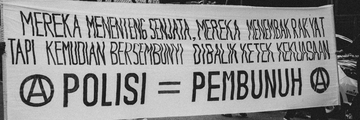 tribunmelawan's tweet photo. This picture will forever be our header. 
#PolisiPembunuh https://t.co/cLTXTEiilr
