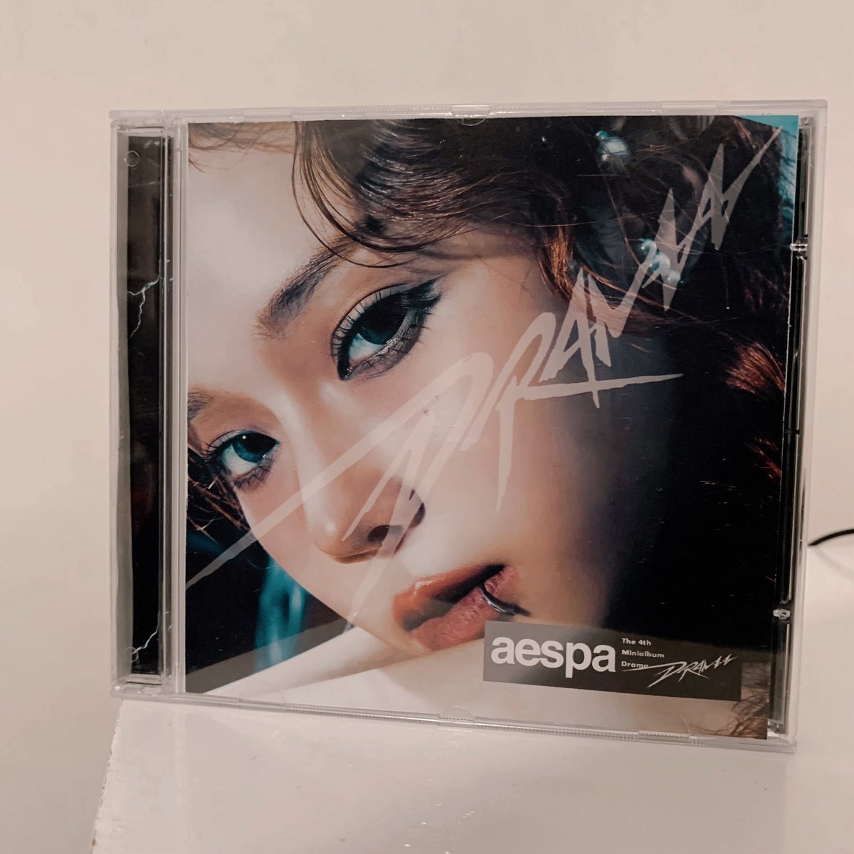 PlimioStore's tweet image. 💫 Novo Lançamento 💫

AESPA - Drama. O pedido inclui:

- 1 CD com Todas as musicas.
- Estojo com capa, contra capa, foto interior, CD ilustrado, e foto de fundo.
- 9 Polaroids em Alta Qualidade.

💸 Preço: 24,99R$ 💸

Link: br.shp.ee/rFk4Xbn