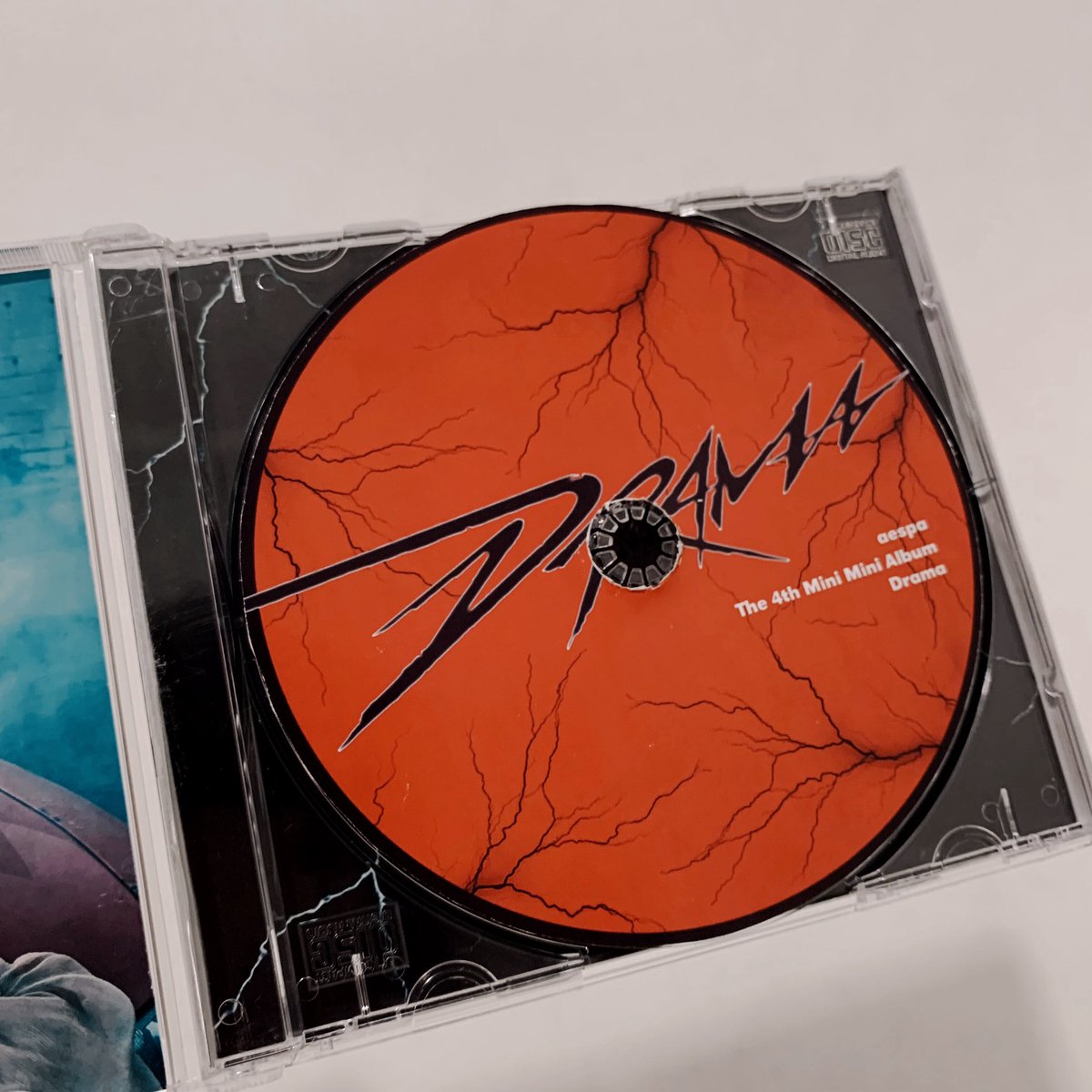 PlimioStore's tweet image. 💫 Novo Lançamento 💫

AESPA - Drama. O pedido inclui:

- 1 CD com Todas as musicas.
- Estojo com capa, contra capa, foto interior, CD ilustrado, e foto de fundo.
- 9 Polaroids em Alta Qualidade.

💸 Preço: 24,99R$ 💸

Link: br.shp.ee/rFk4Xbn