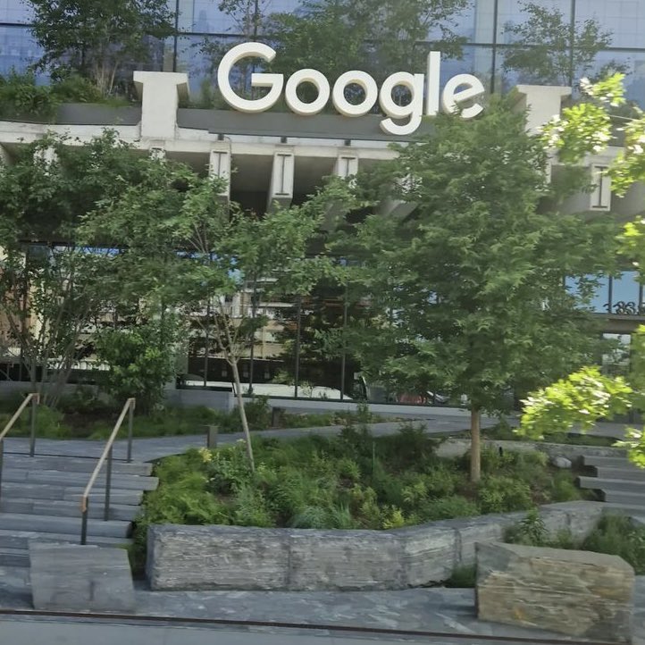 Los alumnos de #bachillerato Saray, Lidia, Alba y Pablo, y su profesor, Miguel de Moya, han comenzado su viaje formativo a Nueva York. 🏙️
Hoy han recibido una charla en la empresa de Google. Mañana irán a la ONU donde expondrán su proyecto. 
#TheChallenge #educaixa #h2oprotection