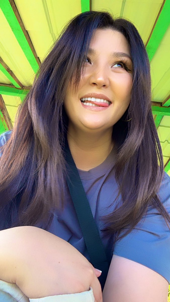 huslenmini's tweet image. Жин хасмаар байдаг амралт эхэлцэн байдаг😅