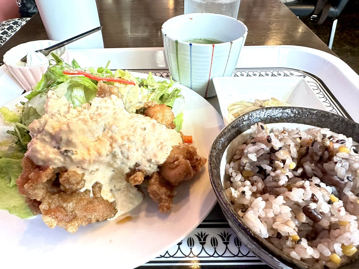 TACA_CHIN's tweet photo. 今日のランチは阪神尼崎駅から徒歩1分の「桜里」さんでチキン南蛮を。自家製のタルタルソースがた〜っぷりかかって、大満足❣️ご馳走様でした😋
#尼崎ランチ #阪神尼崎 #チキン南蛮 #尼崎食堂 https://t.co/x1Je8T0K7n