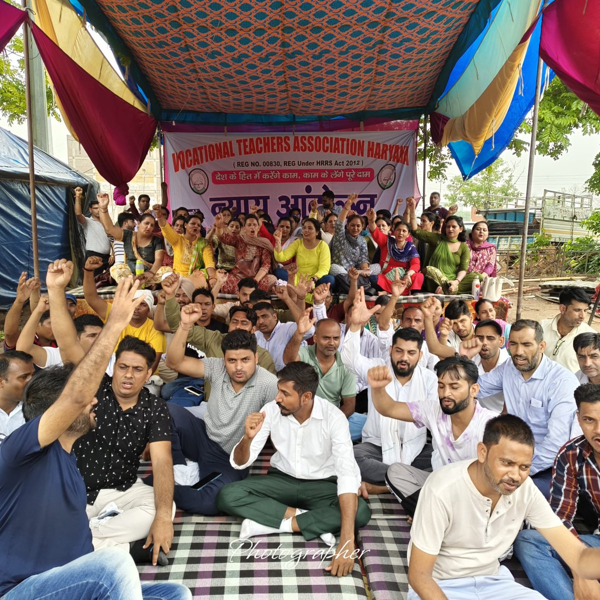 BHIMRAJ67's tweet photo. @NayabSainiBJP @cmohry @NayabSainiBJP @BJP4Haryana स्कूलों में 8-10 वर्षों से अनुबंध पर कार्यरत 2097 V.T को अनुबंध  पर कार्यरत 157 वोकेशनल टीचर के समान 57400 रुपये वेतन दो,विभाग  में  मर्ज  करो,सर्विस बाय लाज 2013 लागू  करो,58 साल जॉब सिक्युरिटी  दो,cashless मेडिकल  सुविधा  दो और  न्याय  करो https://t.co/BJnMDplwMy