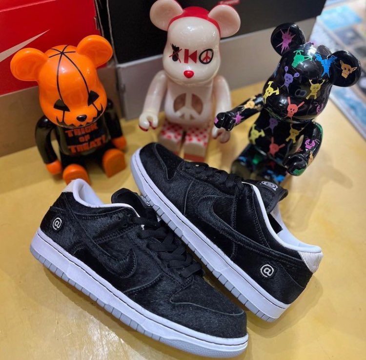 Mitsu_Aizawa's tweet image. MEDICOM TOY x Nike SB Dunk Low
BE@RBRICK

SIZE:26cm

状態:新品　箱無し

💰:10,000円

KICKS CLAN（@65kicks ）店主
PG（@PGforOZMATIC ）から赤字覚悟の泣きの1足を来店先着順で販売👟✨

🗓️2024年7月4日 Renewal OPEN

🔗 instagram.com/p/C860RbsSauB/…

Good Luck🤞