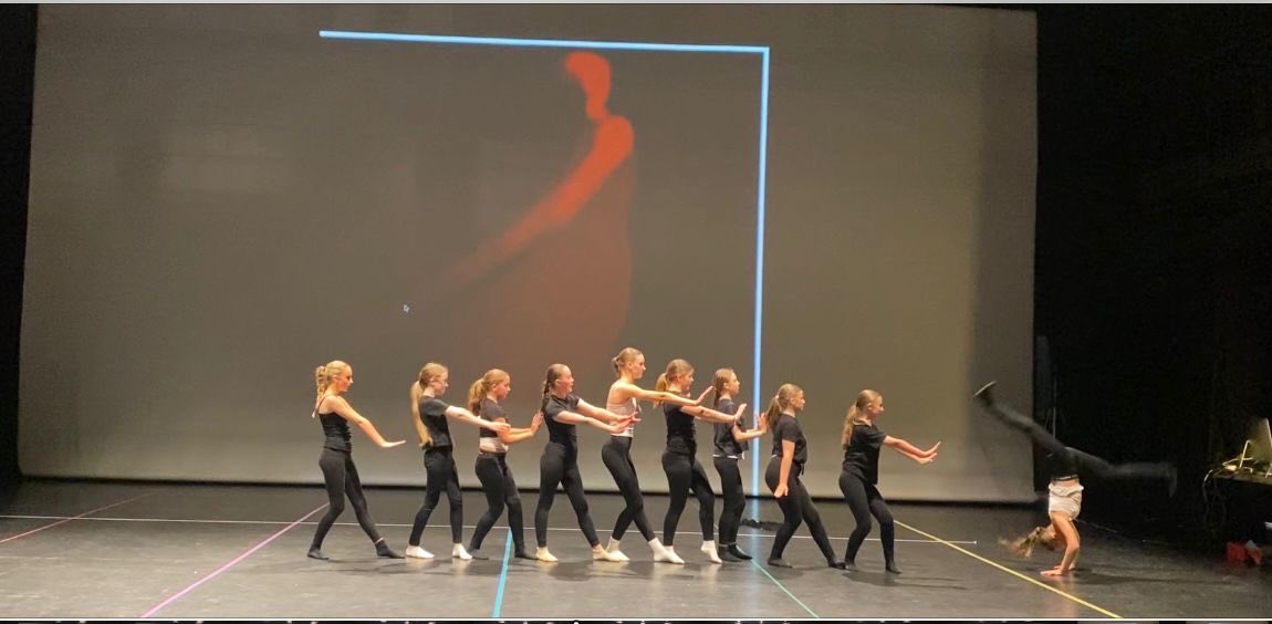 StGabrielsPE's tweet photo. Amazing work from our dancers at ⁦@Z_arts_mcr⁩. The final performance paid off! Thanks again to ⁦@NWCCC1⁩ and ⁦@ROHSchools⁩. Well done Girls 👏🏻👏🏻👏🏻⁦@StGabsBury⁩ https://t.co/lZ2AqtK22S
