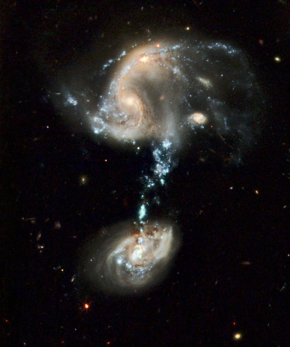 NASAHubble's tweet photo. A 100,000-light-year-long stream of cosmic material extends from the upper part of the Arp 194 galaxy group.

The "fountain" in this #HubbleClassic view includes many super star clusters, with each cluster containing several individual young star clusters: https://t.co/HQ7Jnt0Lm5 https://t.co/82BFHR3vvr