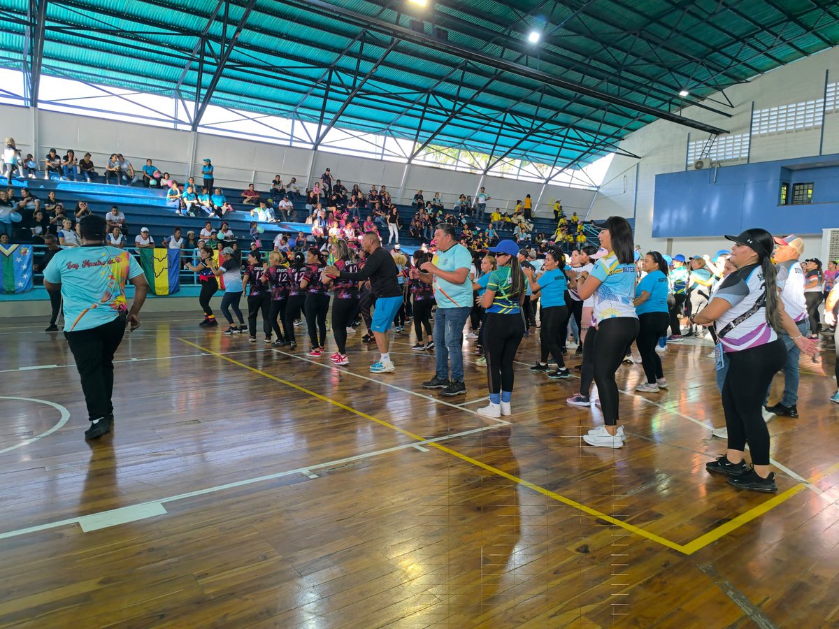 Somos #OrgullosoDeSerVenezolano 
#EnImágenes acto de inauguración de los II juegos deportivos Intercircuitales en el Gimnasio Cubierto Roger Ramos, Mcpio Roscio, donde participarán atletas⛹🏼‍♀️🤾🏼‍♀️🏃🏼‍♀️🤸🏼‍♀️ de las diferentes instituciones educativas.
<a href="/NicolasMaduro/">Nicolás Maduro</a>
@MPPEDUCACION