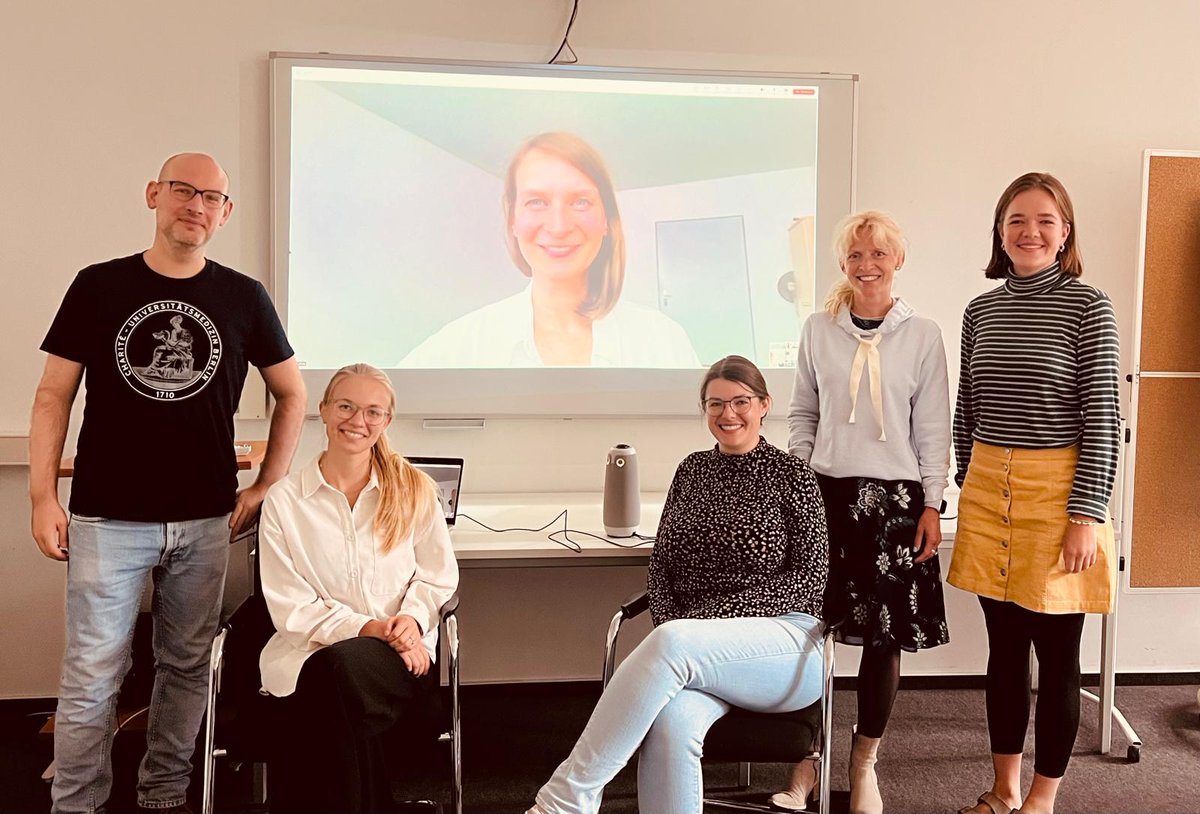 evalottabra's tweet photo. 🎉Große Freude: Initiierung unserer neuen @dfg_public Studie, in der wir die Wirksamkeit des Kiesler-Kreis-Trainings untersuchen💬In Zeiten langer Wartelisten sind Gruppentherapien wichtiger denn je; in Kooperation mit A. Guhn @ChariteBerlin @MSB_Berlin @UniBasel @uni_greifswald https://t.co/t112GFULES