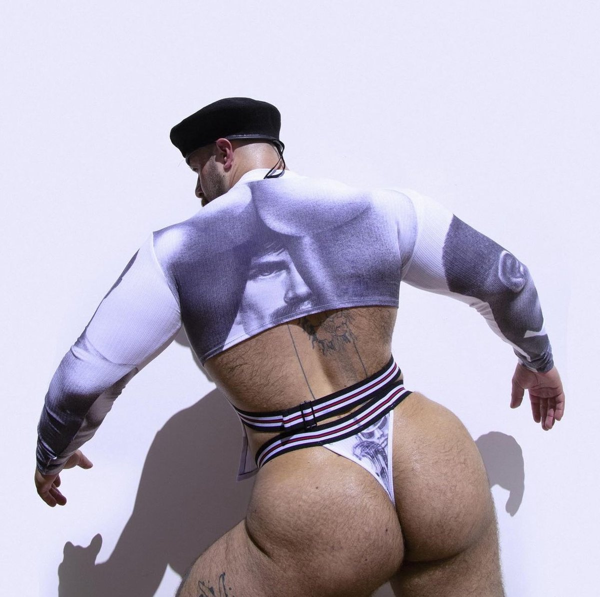 male_hotbooty's tweet photo. - DELICIOUS!! @GiacomoRecchia we fucking love you, mmmm!! 🥵 #booty #thick #yummy #sexy https://t.co/a8d3xPxjQZ