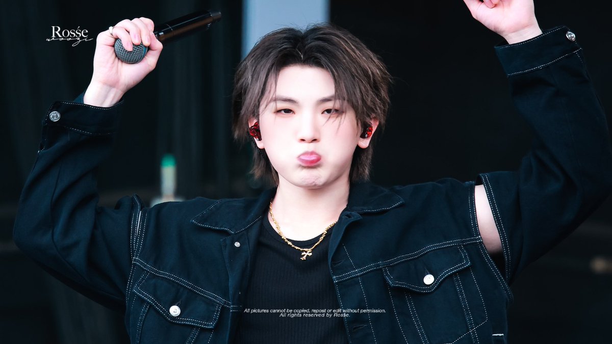 rosse_carat's tweet photo. 240628 #Glastonbury2024
Hot&amp;Cutie❤️‍🔥💗
어떻게 한 사람에게 동시에 나타날 수 있어🥹
It’s WOOZI who made this possible!
#우지 #WOOZI #ウジ #이지훈
#SEVENTEEN #세븐틴 https://t.co/UTNy2vEQve