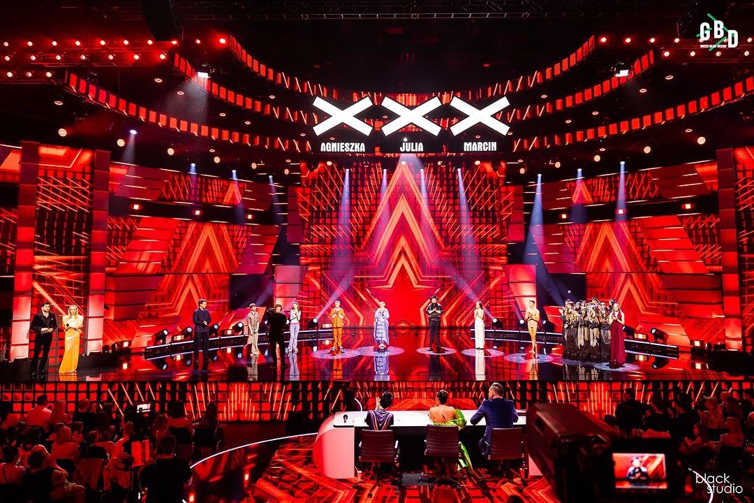 Robelighting's tweet photo. Creating the design for Mam Talent in Poland with #lightingdesigner Jacek Chojczak from Green Beam Design using a rig including @Robelighting #iFORTE FS & #MegaPointe luminaires supplied by TRANSCOLOR. (📸 Daniel Kapusta; Black Studio)
#robelighting #greenbeamdesign #transcolor https://t.co/0Oj9fwlrlZ